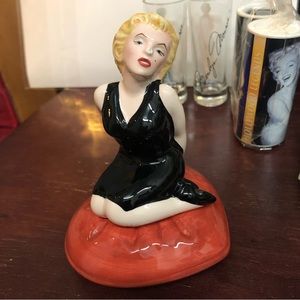 Marilyn Salt and Pepper shaker Vintage